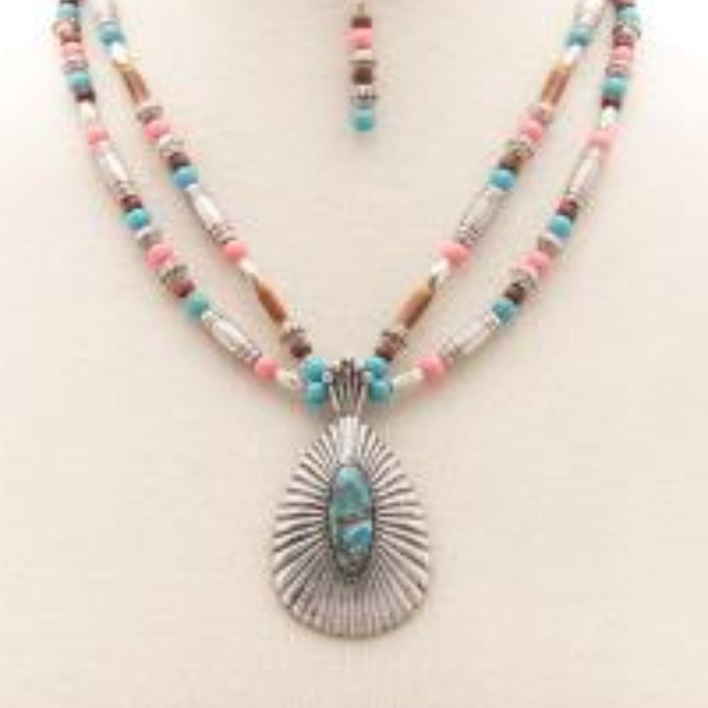 Cowgirl Fashion Necklace and Earrings set NWT
